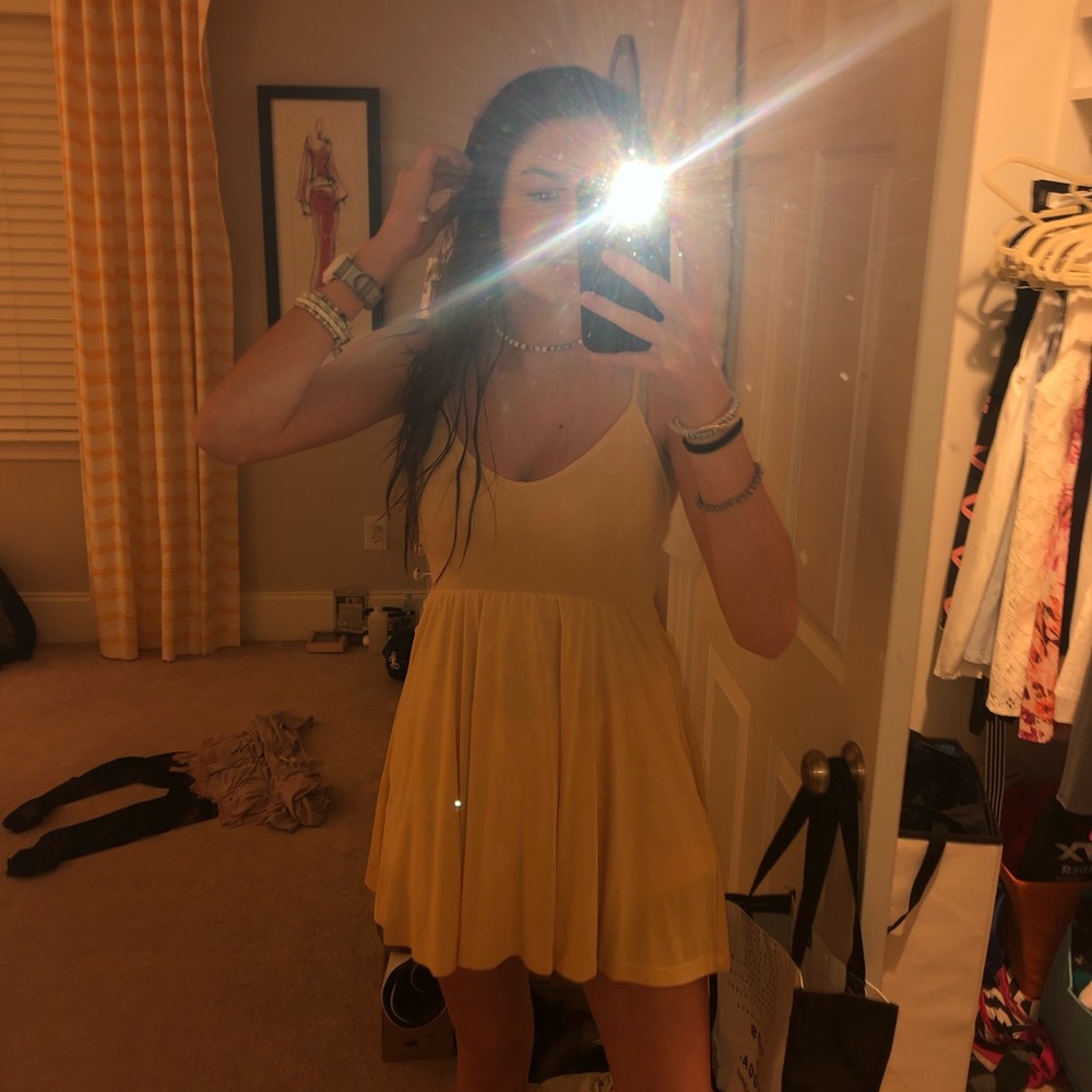yellow dress